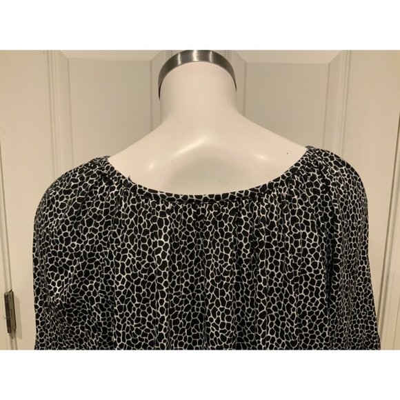 Michael Kors Black & White Geometric Patterned Short Sleeve Shirt,  Size 1X Plus - Picture 6 of 7
